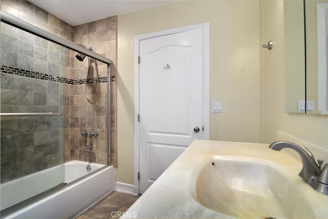 5348 Calatrana Drive, Woodland Hills, CA 91364 — photo 26 of 44
