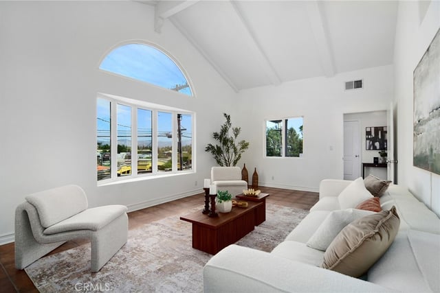 5348 Calatrana Drive, Woodland Hills, CA 91364 — photo 5 of 44