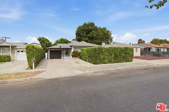 7007 Claire Avenue, Los Angeles, CA 91335 — photo 4 of 50