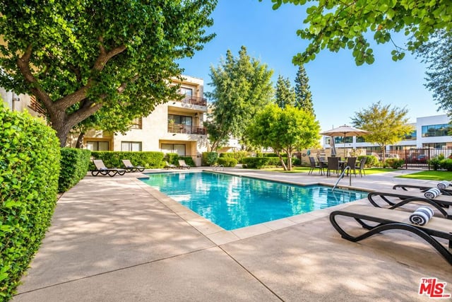 6825 Alabama Avenue 311, Canoga Park, CA 91303 — photo 13 of 16