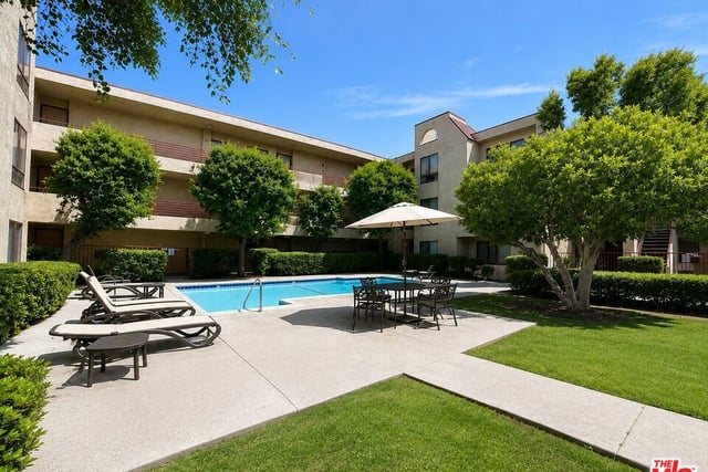 6825 Alabama Avenue 311, Canoga Park, CA 91303 — photo 14 of 16