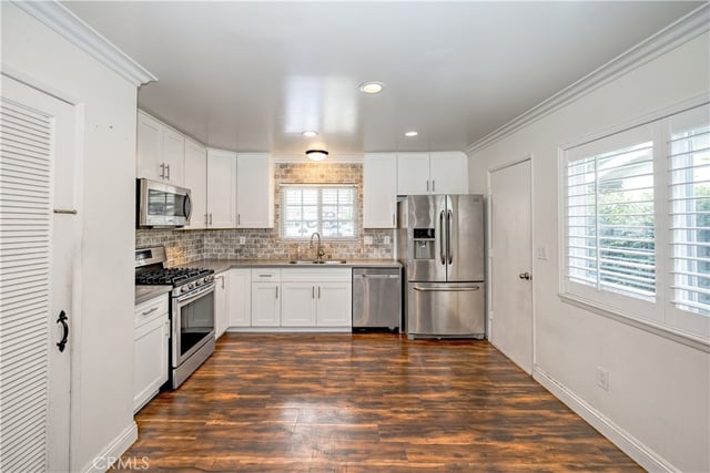 20263 Lakemore Drive, Canyon Country, CA 91351 — photo 5 of 22