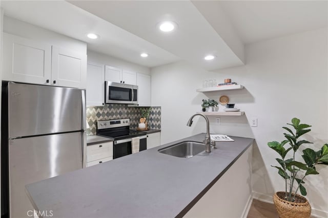 750 N Kings Road 111, West Hollywood, CA 90069 — photo 3 of 15