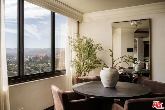10560 Wilshire Boulevard 2003, Los Angeles, CA 90024 — photo 11 of 38
