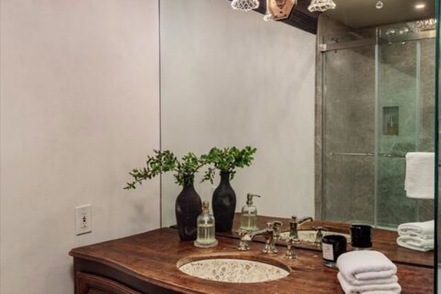 10560 Wilshire Boulevard 2003, Los Angeles, CA 90024 — photo 23 of 38