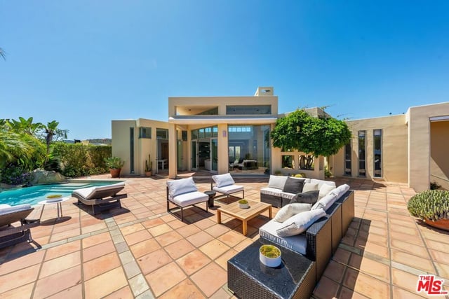 1058 Vista Grande Drive, Pacific Palisades, CA 90272 — photo 10 of 60
