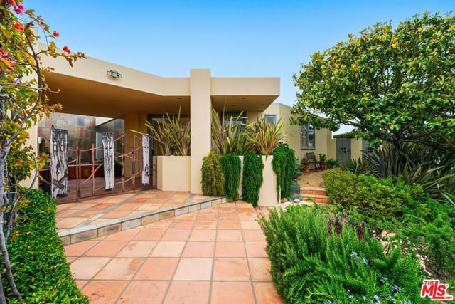 1058 Vista Grande Drive, Pacific Palisades, CA 90272 — photo 17 of 60