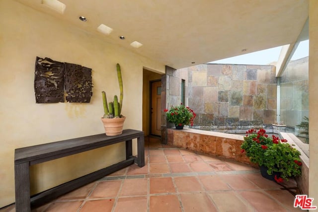 1058 Vista Grande Drive, Pacific Palisades, CA 90272 — photo 18 of 60