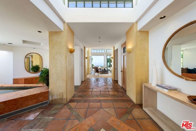 1058 Vista Grande Drive, Pacific Palisades, CA 90272 — photo 19 of 60
