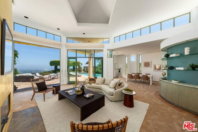 1058 Vista Grande Drive, Pacific Palisades, CA 90272 — photo 21 of 60