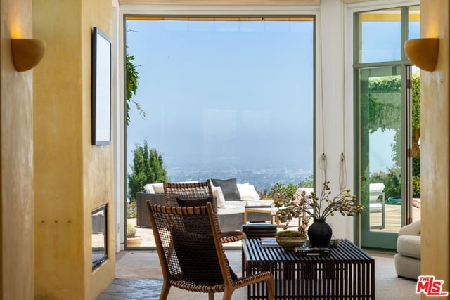 1058 Vista Grande Drive, Pacific Palisades, CA 90272 — photo 22 of 60