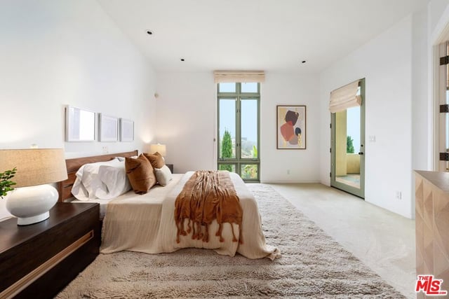 1058 Vista Grande Drive, Pacific Palisades, CA 90272 — photo 37 of 60