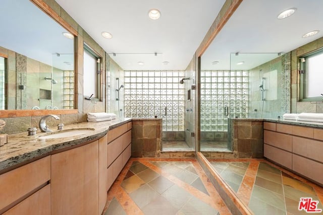 1058 Vista Grande Drive, Pacific Palisades, CA 90272 — photo 38 of 60
