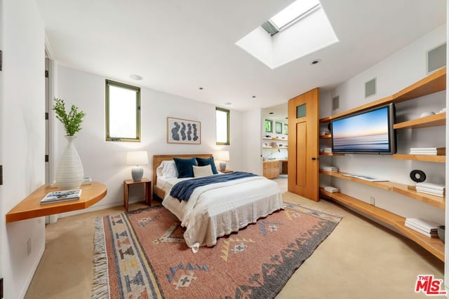 1058 Vista Grande Drive, Pacific Palisades, CA 90272 — photo 41 of 60