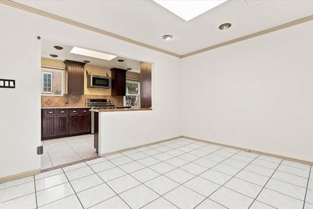 5760 Valley Ridge Drive, Los Angeles, CA 90043 — photo 10 of 46