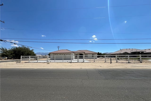 10658 East Avenue R10, Littlerock, CA 93543 — photo 3 of 51