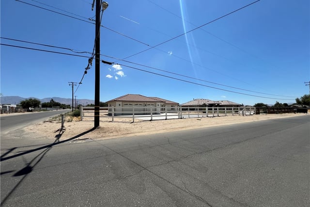 10658 East Avenue R10, Littlerock, CA 93543 — photo 4 of 51