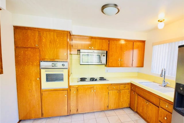 1755 N Berendo 28, Los Angeles, CA 90027 — photo 14 of 23