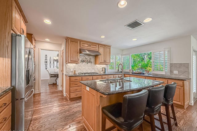 667 Azure Hills Drive, Simi Valley, CA 93065 — photo 12 of 68