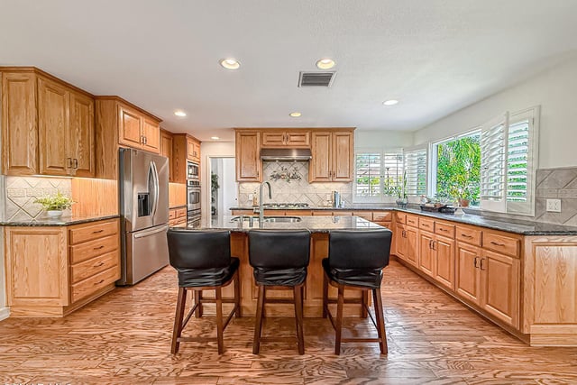 667 Azure Hills Drive, Simi Valley, CA 93065 — photo 13 of 68
