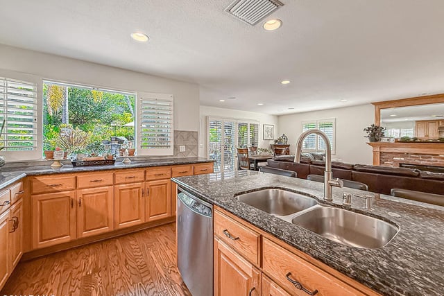667 Azure Hills Drive, Simi Valley, CA 93065 — photo 15 of 68