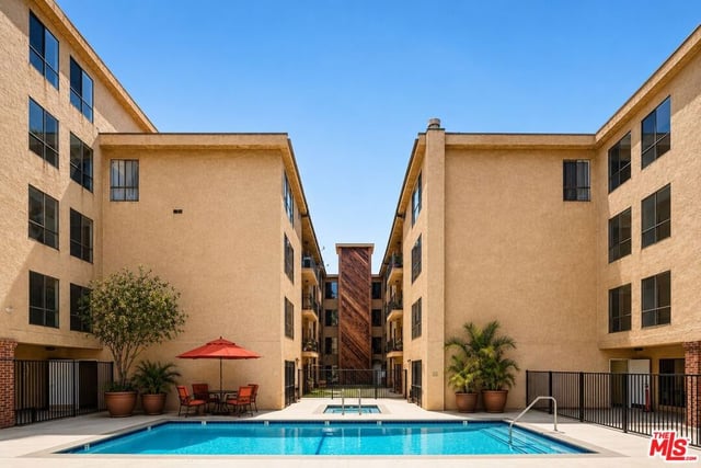 1750 Camino Palmero Street 442, Los Angeles, CA 90046 — photo 15 of 31