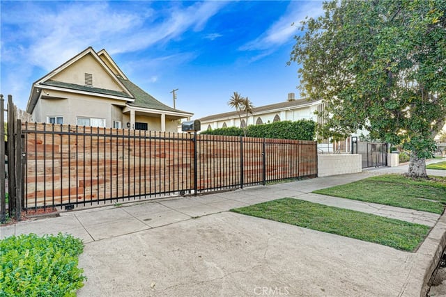 1782 w 36th pl, Los Angeles, CA 90018 — photo 4 of 24