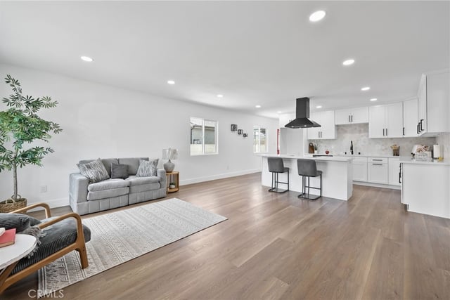 637 E 121st Place, Los Angeles, CA 90059 — photo 9 of 35