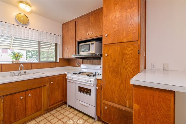 1901 Peyton Avenue W, Burbank, CA 91504 — photo 3 of 34