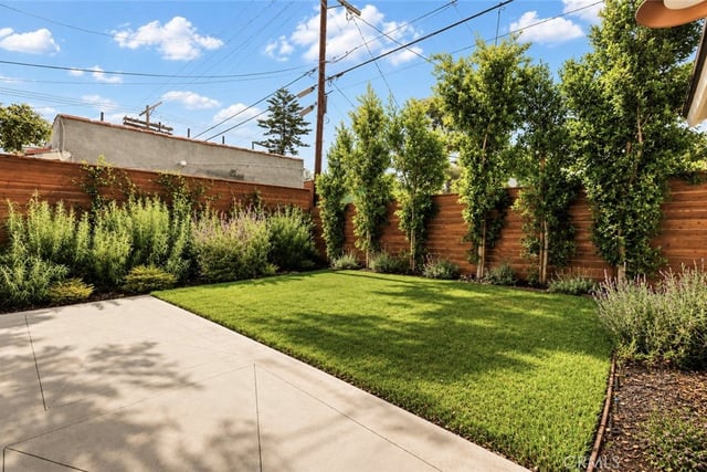 584 N Plymouth, Los Angeles, CA 90004 — photo 30 of 38