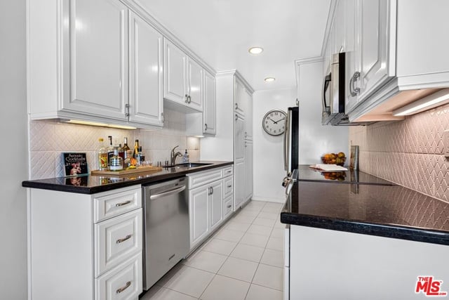 612 S Barrington Avenue 417, Los Angeles, CA 90049 — photo 11 of 57