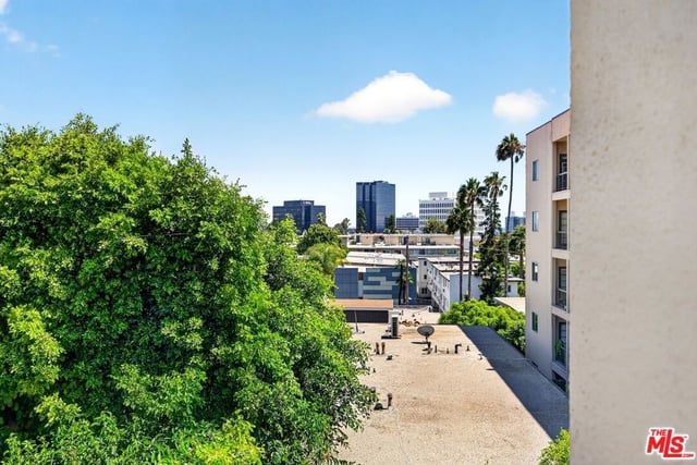 612 S Barrington Avenue 417, Los Angeles, CA 90049 — photo 18 of 57