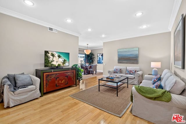 612 S Barrington Avenue 417, Los Angeles, CA 90049 — photo 2 of 57