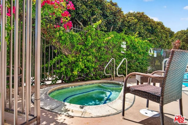 612 S Barrington Avenue 417, Los Angeles, CA 90049 — photo 40 of 57