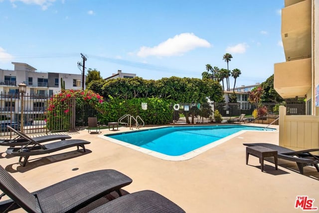 612 S Barrington Avenue 417, Los Angeles, CA 90049 — photo 43 of 57