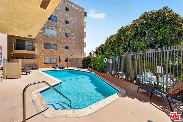 612 S Barrington Avenue 417, Los Angeles, CA 90049 — photo 44 of 57