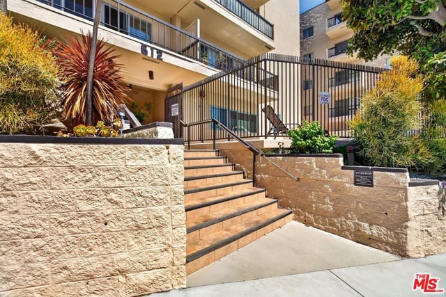 612 S Barrington Avenue 417, Los Angeles, CA 90049 — photo 46 of 57