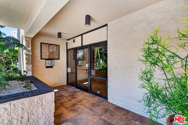 612 S Barrington Avenue 417, Los Angeles, CA 90049 — photo 48 of 57