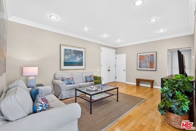 612 S Barrington Avenue 417, Los Angeles, CA 90049 — photo 5 of 57