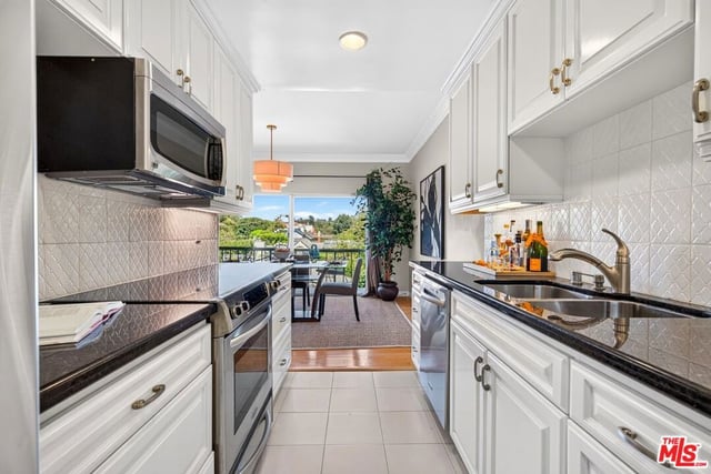 612 S Barrington Avenue 417, Los Angeles, CA 90049 — photo 9 of 57