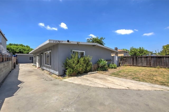 10347 Kalmia Street, Los Angeles, CA 90002 — photo 3 of 31