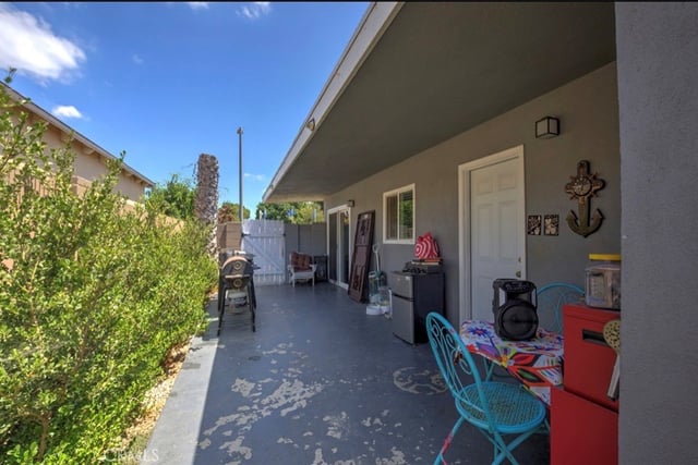 10347 Kalmia Street, Los Angeles, CA 90002 — photo 4 of 31