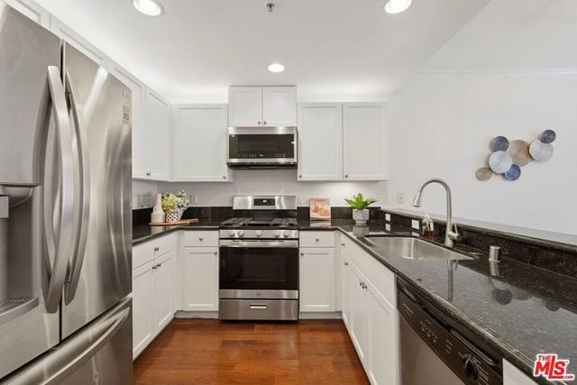 906 S Serrano Avenue 401, Los Angeles, CA 90006 — photo 15 of 41