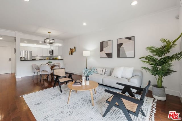 906 S Serrano Avenue 401, Los Angeles, CA 90006 — photo 8 of 41