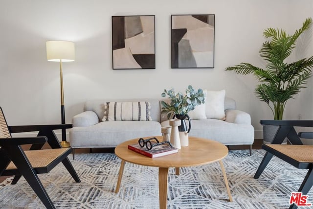 906 S Serrano Avenue 401, Los Angeles, CA 90006 — photo 9 of 41