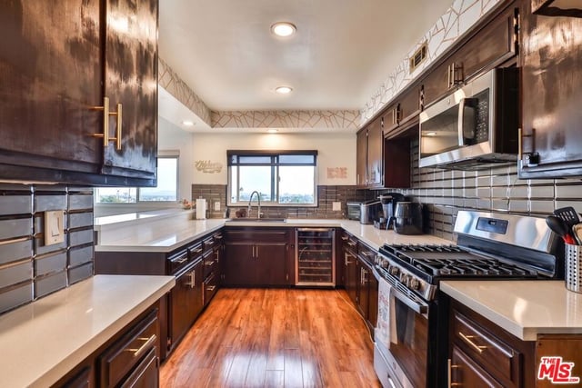 5720 S Chariton Avenue, Los Angeles, CA 90056 — photo 19 of 59