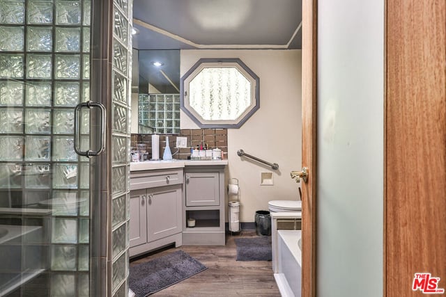 5720 S Chariton Avenue, Los Angeles, CA 90056 — photo 33 of 59