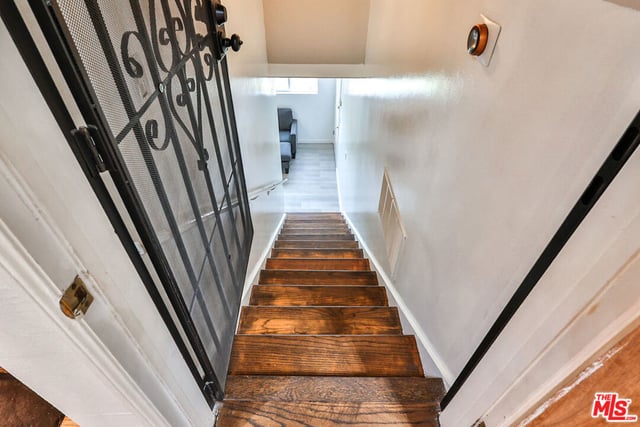 5720 S Chariton Avenue, Los Angeles, CA 90056 — photo 37 of 59