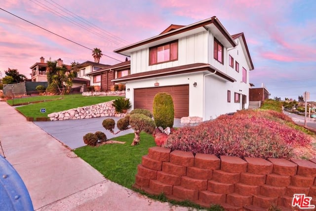 5720 S Chariton Avenue, Los Angeles, CA 90056 — photo 46 of 59