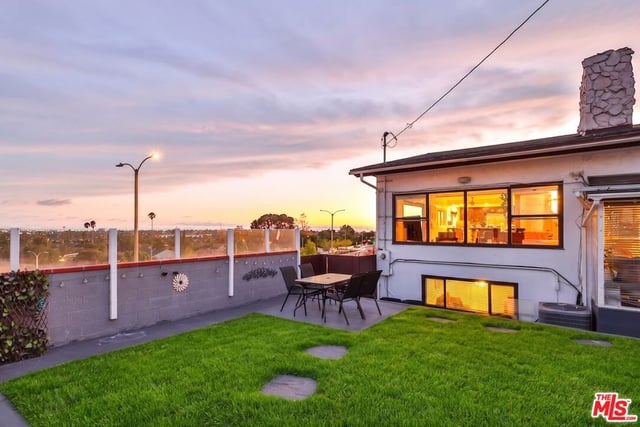 5720 S Chariton Avenue, Los Angeles, CA 90056 — photo 52 of 59